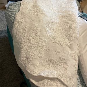 White quilt for king bed